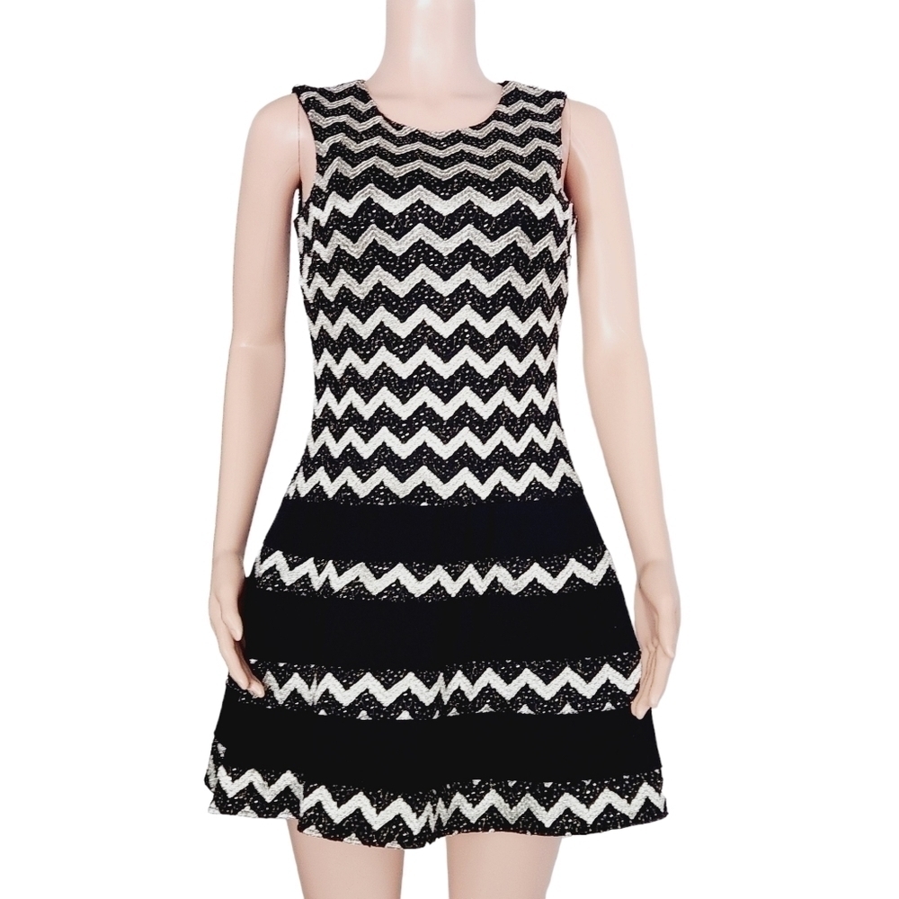 BETSY & Adam Black White Gold Silver New with Tags Cocktail Dress Size: 8P